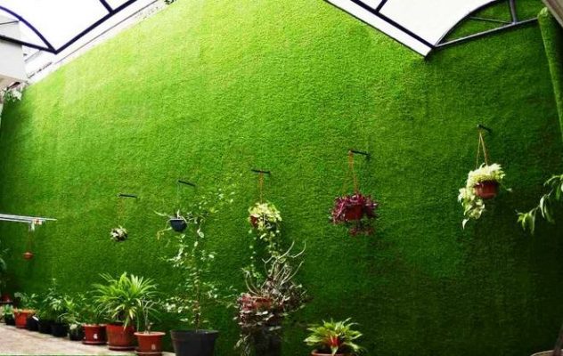trang trí thảm cỏ nhân tạo trên tường