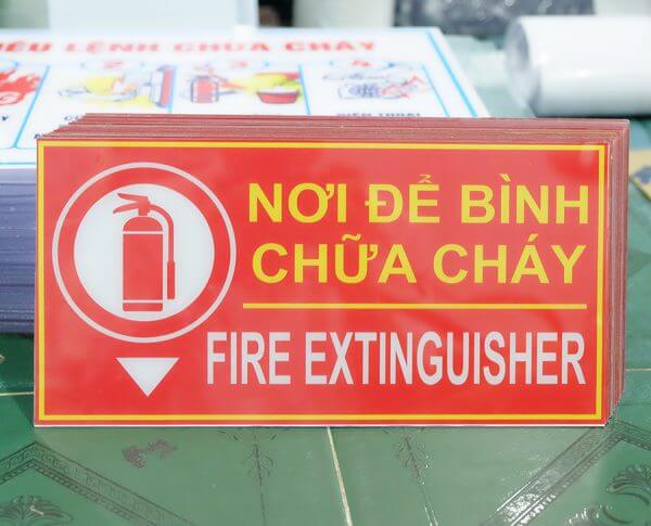 bảng nơi đặt bình chữa cháy mica