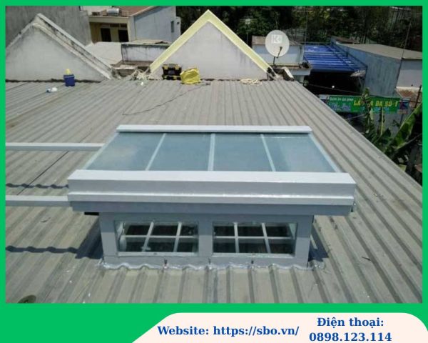 Tấm lợp lấy sáng che giếng trời