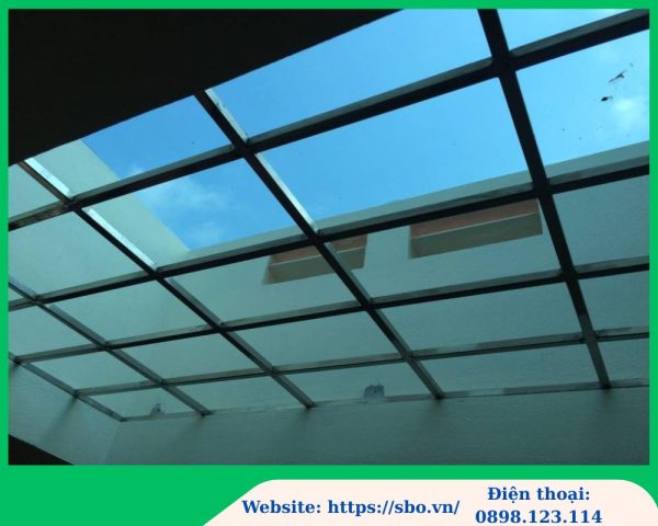 Tấm lợp lấy sáng che giếng trời